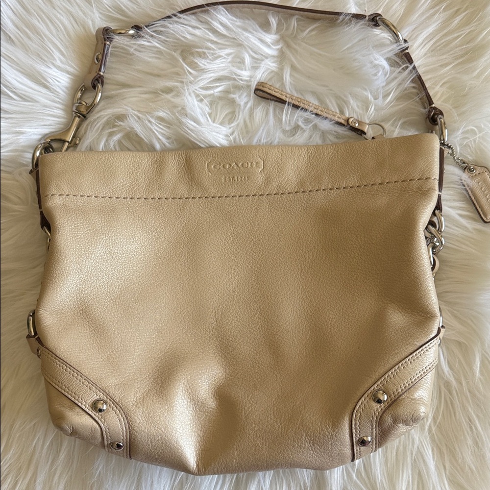 Coach Beige Pebble Leather Shoulder Bag w/ Chain Strap and Hangtag NWOT